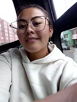 mari_98 (F teen) - Show tits