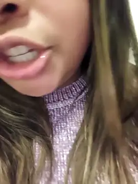 arisagonzalez (Ask my age) - sucking a stranger's dick on the street