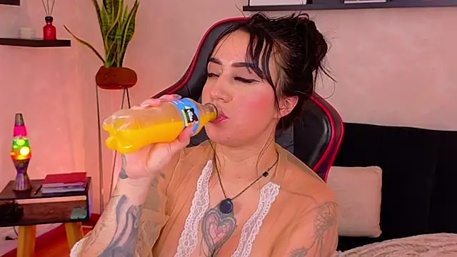 emmyevans1 - EmmyEvans1's free webcam