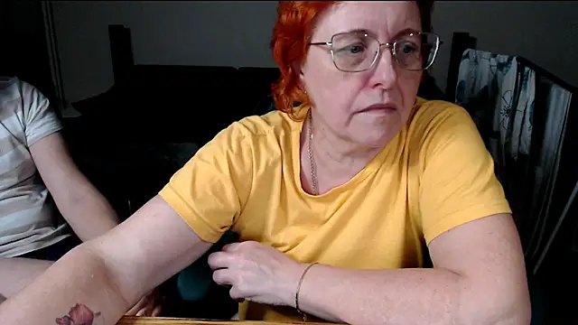 joannaandneighbour (F mature) - Pussy and ass spread in doggy pose