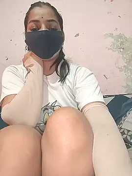 Webcam Model (the_saavi)  is live.Free join now!