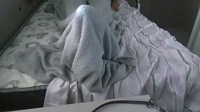 juninholekejr - JUNINHOLEKEJR's free webcam