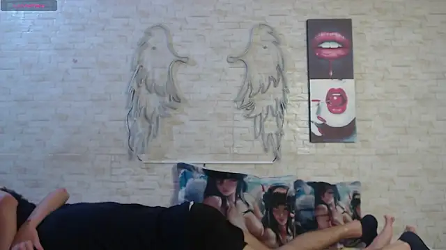 axel_milo_kairo_and_noa webcam