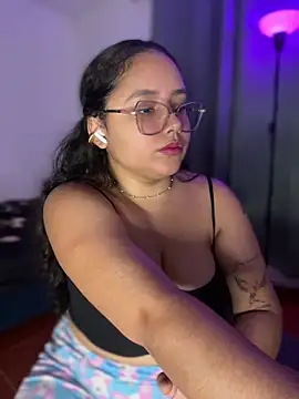 Webcam Model (CurlyGirl_1)  is live.Free join now!