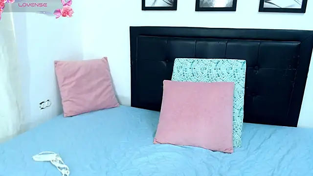 kellyjoness_ (Ask my age) - A naughty, slow dance just for you 😈💃