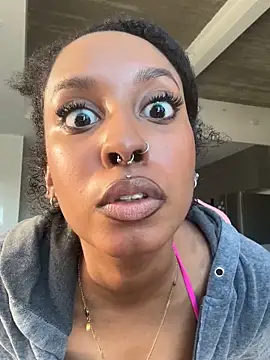 Webcam Model (Your_Paris)  is live.Free join now!