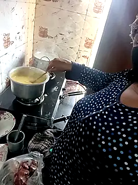 Webcam Model (Urvashi_Love)  is live.Free join now!