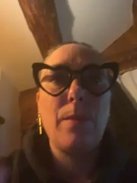 Webcam Model (Reine_du_Vice84)  is live.Free join now!