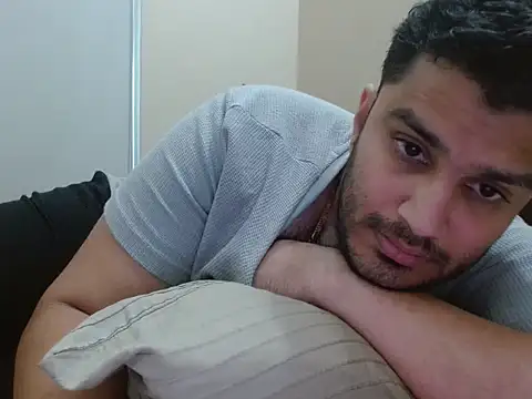 robintoit (M young) - 1000 token to  dick open