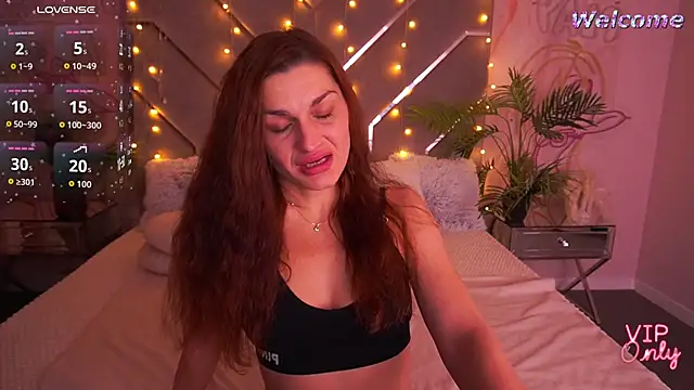 ellagoldenn - EllaGoldenn's free webcam - UK Sex Cams