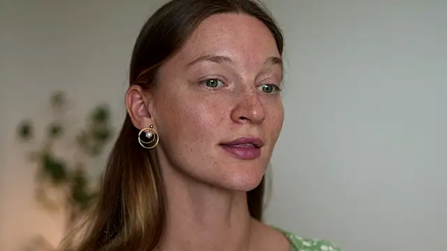 special___ (F young) - an air kiss