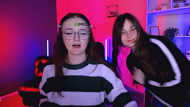 liana_kisses (Ask my age) - show ass 3 girls