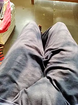 slim_guy_for_u (M young) - Show dick in shop