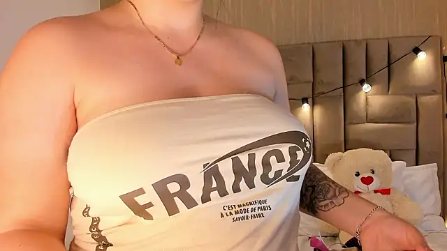 miiagreys - MiiaGreys's free webcam - UK Sex Cams