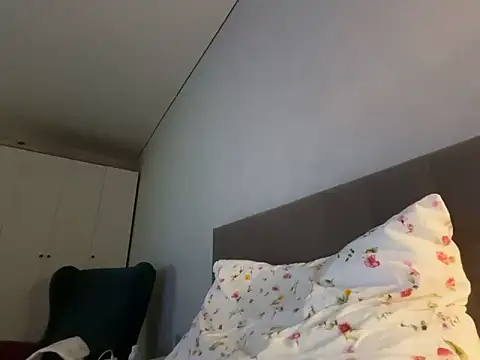 goldensexysky - GoldenSexySky's free webcam - UK Sex Cams