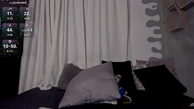 danii-420 (F young) - CLAP ASS NAKED WITH OIL SHOW