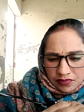 cute-karisma1234 (F milf) - Finger in pussy