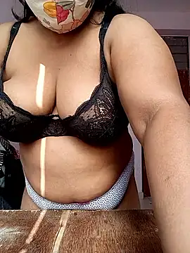 Webcam Model (CUTE-LOVE-SWEETS)  is live.Free join now!