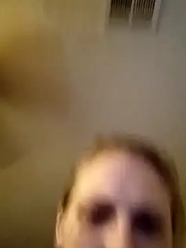 ladysn0w26 - LadySn0w26's free webcam - UK Sex Cams