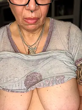 Webcam Model (dieseldame1313)  is live.Free join now!