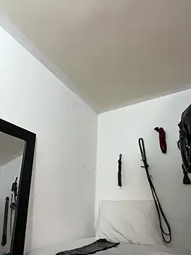 Webcam Model (Miacarry)  is live.Free join now!