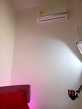 Webcam Model (KITY_HILL)  is live.Free join now!