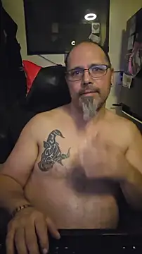 krazylegz (Ask my age) - Daddy take off them clothes...