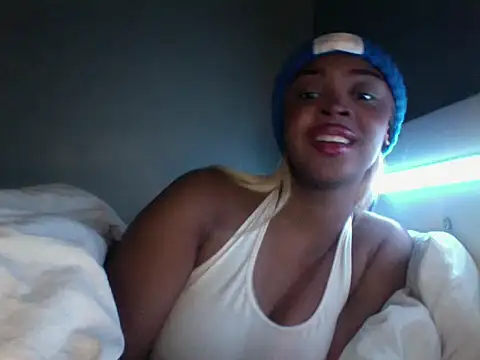 luckytonightx - LuckyTonightx's free webcam - UK Sex Cams