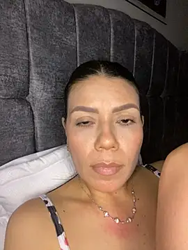 Webcam Model (martina_contreras)  is live.Free join now!