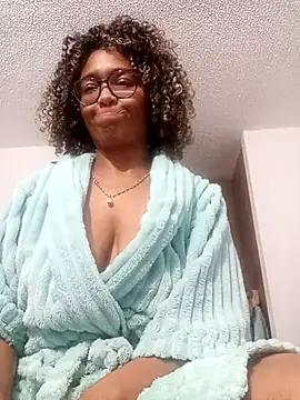 Webcam Model (BiiancaEstradaa) is live