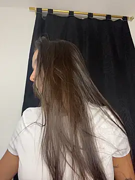 scarlett05 (F young) - Spit and massage the tits