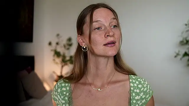 special___ (F young) - an air kiss