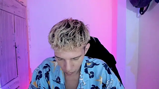 tylernova - Tylernova's free webcam - UK Sex Cams