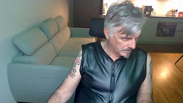 budapest1958 (M grandpa) - Squirt in Pants (need Time)