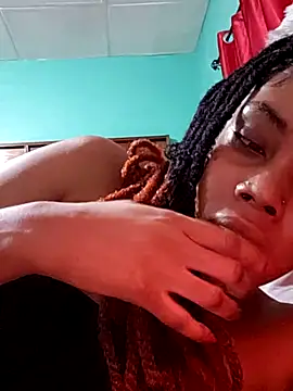 Webcam Model (HONEYSWEETS_LIVE)  is live.Free join now!