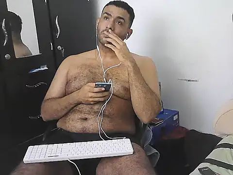 AlphaLatinoBear webcam