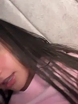 Webcam Model (EmmiiGlow)  is live.Free join now!