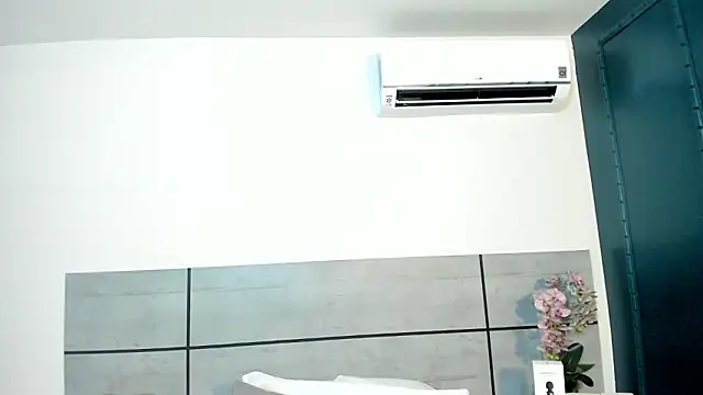 emmasmith2 - EmmaSmith2's free webcam - UK Sex Cams