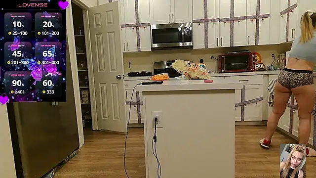 blondiewithanass - Blondiewithanass's free webcam - UK Sex Cams