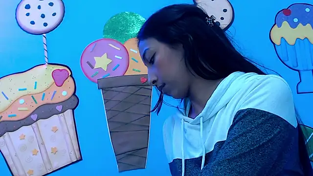 skinnysexzara18 - Skinnysexzara18's free webcam - UK Sex Cams