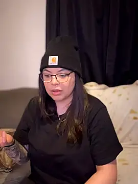 drizzypeach602 (F young) - Shower head on pussy 😜