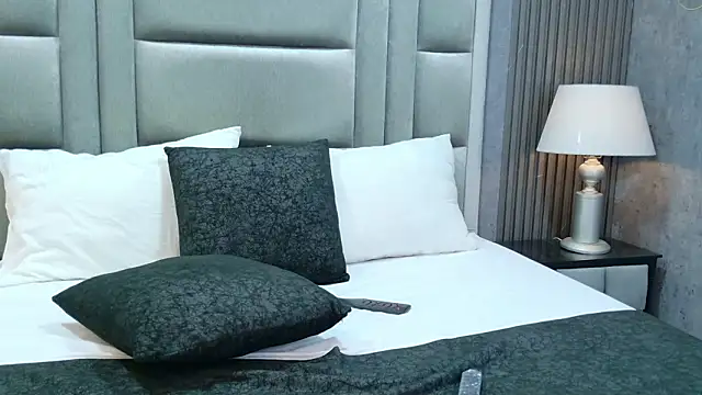 cristalanddeimon - CristalAndDeimon's free webcam - UK Sex Cams