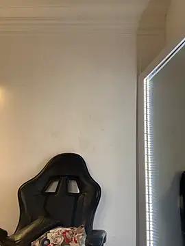 Webcam Model (_Bella_7)  is live.Free join now!