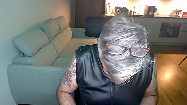 budapest1958 (M grandpa) - Squirt in Pants (need Time)