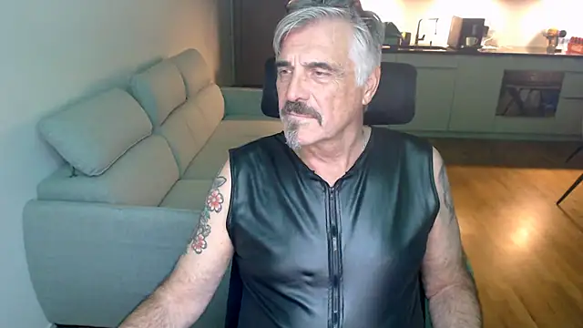 budapest1958 (M grandpa) - Squirt in Pants (need Time)