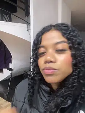 arianna_roxe (F teen) - zoom pussy+masturbate