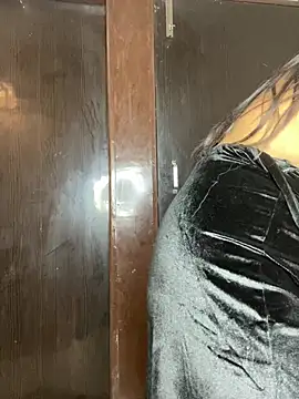 Webcam Model (Miss-Ayraa)  is live.Free join now!