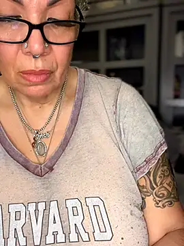 Webcam Model (dieseldame1313)  is live.Free join now!