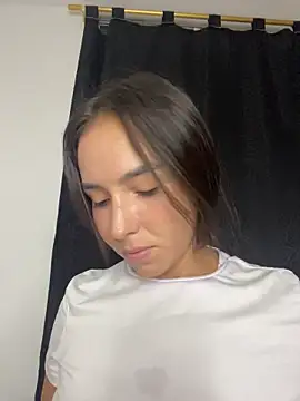 Webcam Model (Scarlett05)  is live.Free join now!