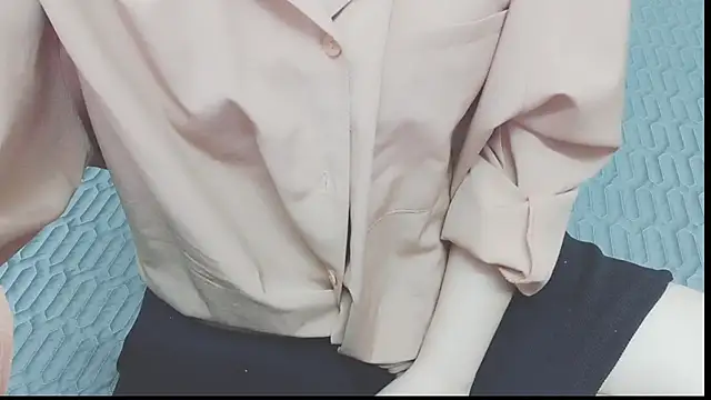 mai_maik (Ask my age) - open outfit-to see tits 5min